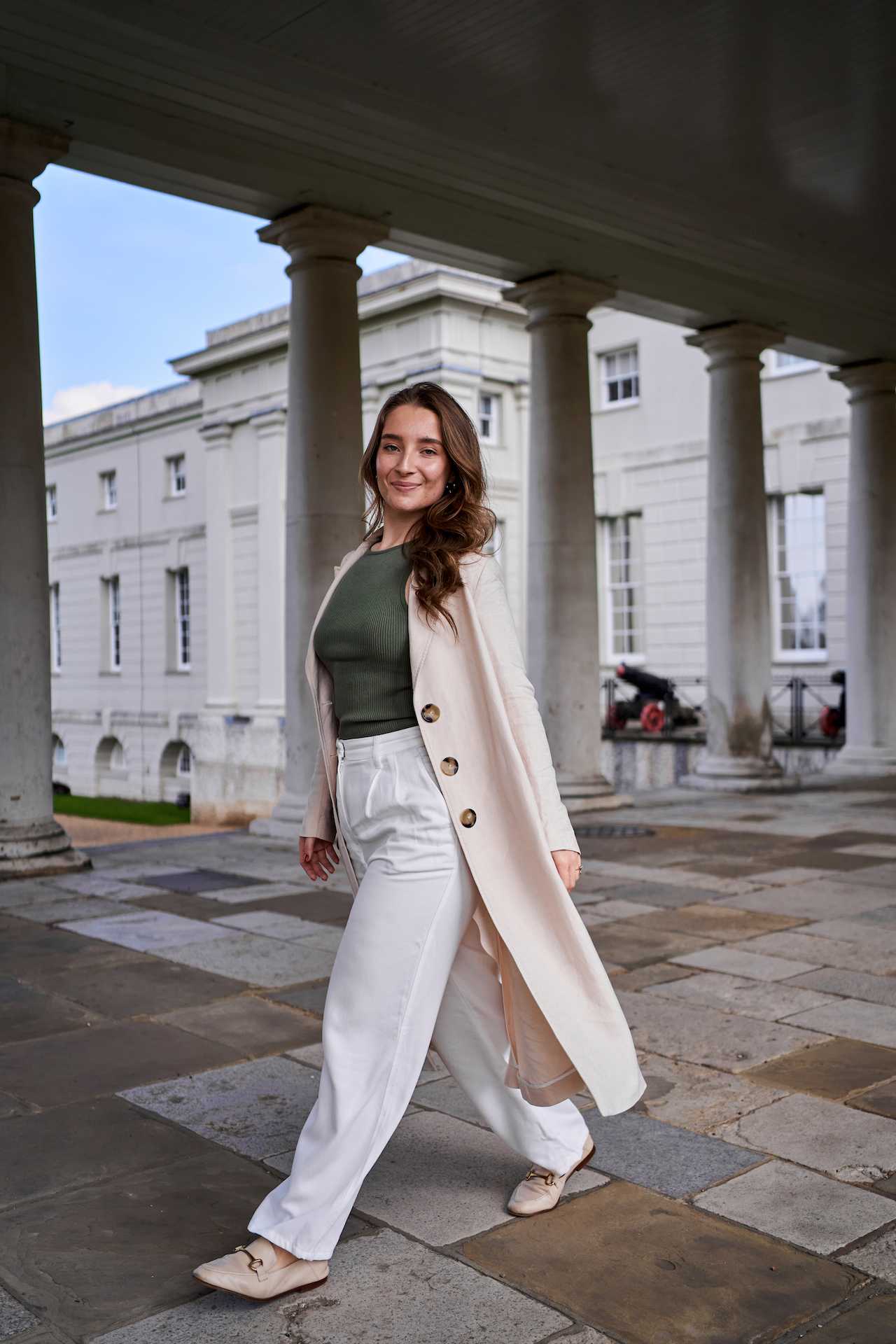 🛩️ wandering around the Cutty Sark with Ana, one of the very first strangers Tomoiaga started to shoot portraits of. Since then they have kept on collaborating.