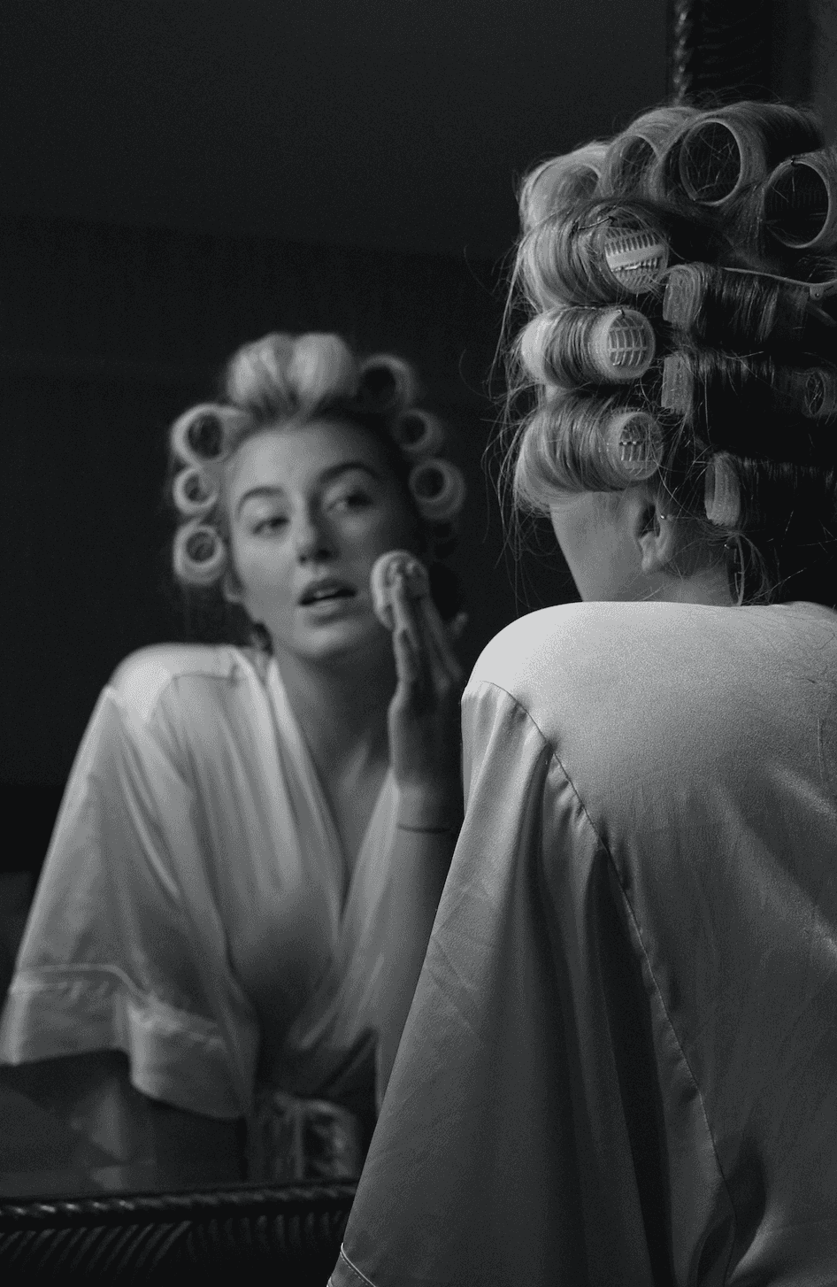 A Marilyn Monroe inspired fashion shoot drawing upon culture from Hollywood in the 1920s. This series was taken within a suite within The Clarendon Hotel, Blackheath.